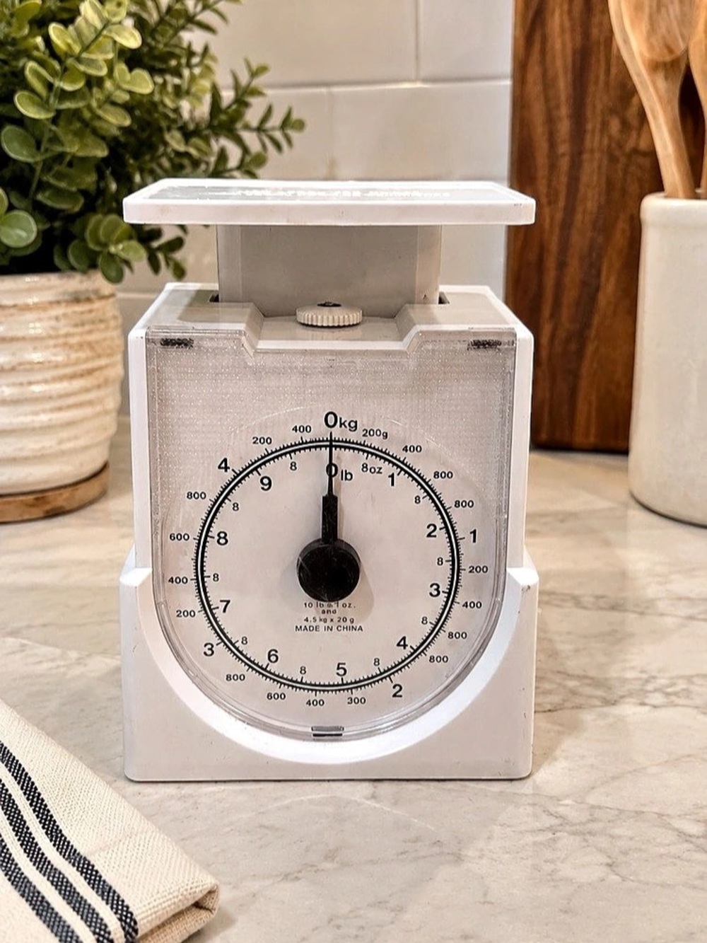 Retro White Analog Kitchen Scale 10 lb / 4.5 kg Mechanical Food Baking Scale Vin